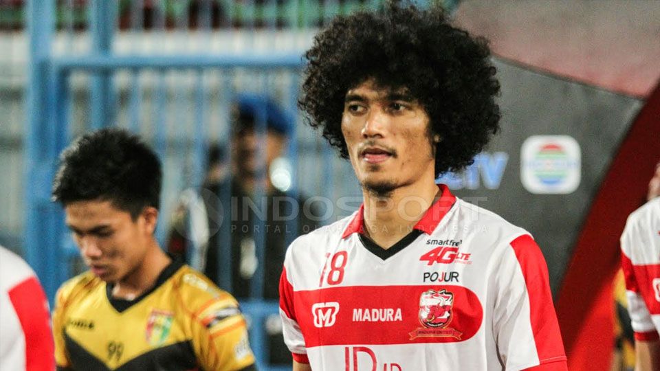 Ahmad Maulana Putra saat memperkuat Madura United FC. Copyright: © Ian Setiawan/Indosport